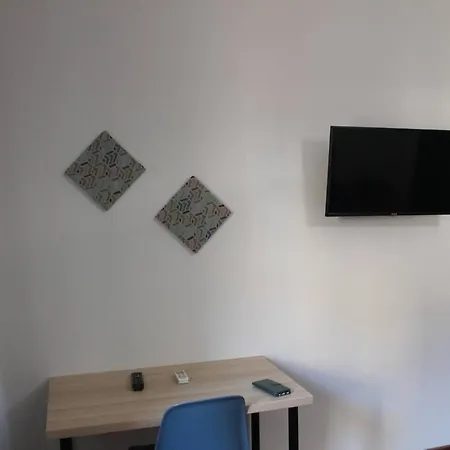 Guest house Alexander House *