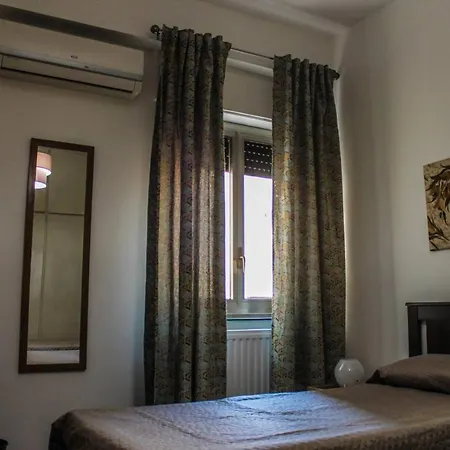 Alexander House Guest house *