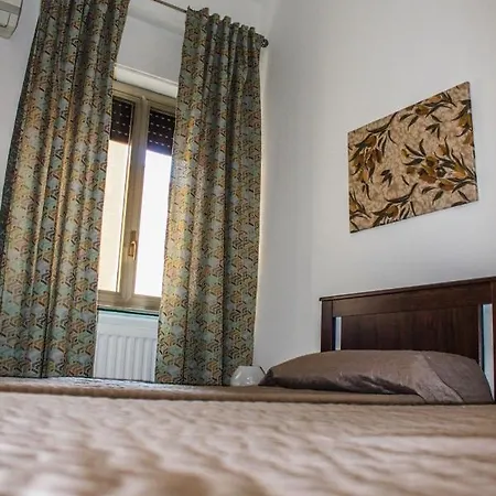 Alexander House Guest house *